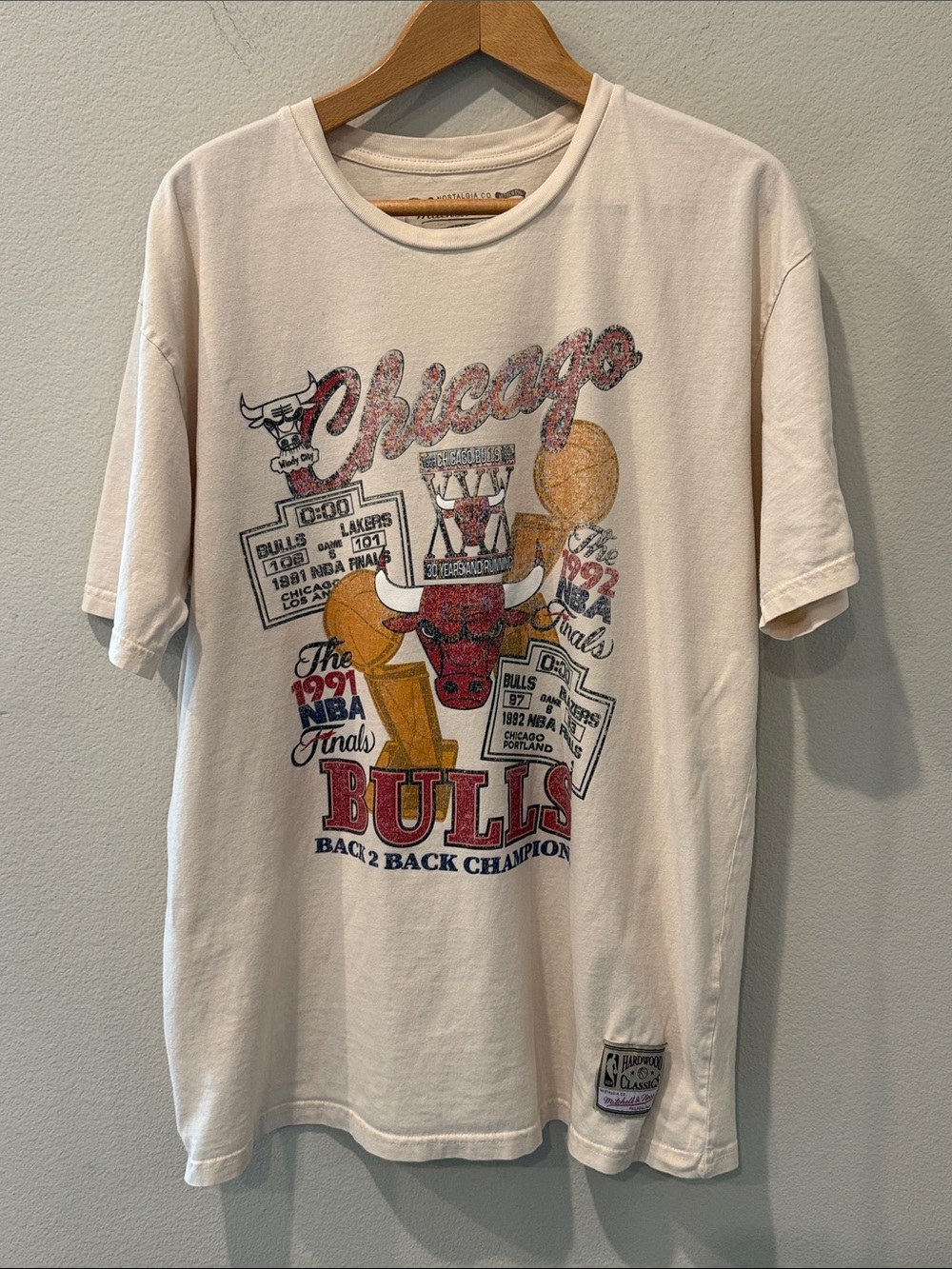 Mitchell & Ness Cream Chicago Bulls Champions Graphic Tee NBA XL